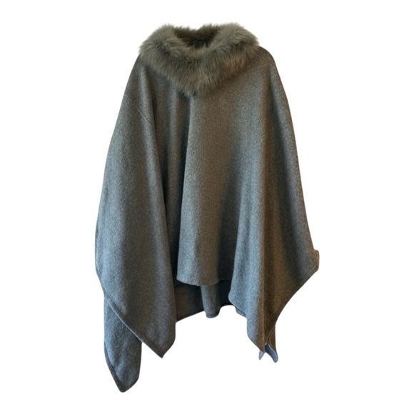 Look by M New York Cape/Wrap/Poncho - Picture 3 of 9